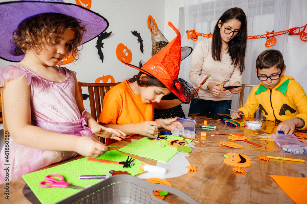 Autumn craft workshop for creative preschool kids